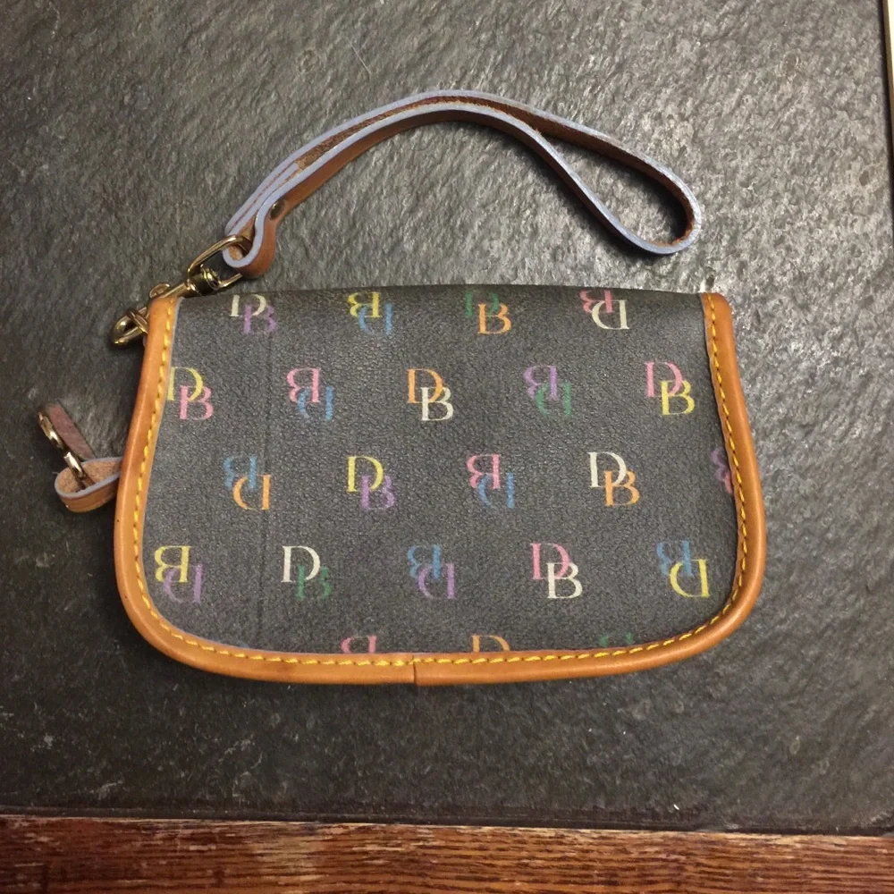 Dooney‎ & Bourke wristlet